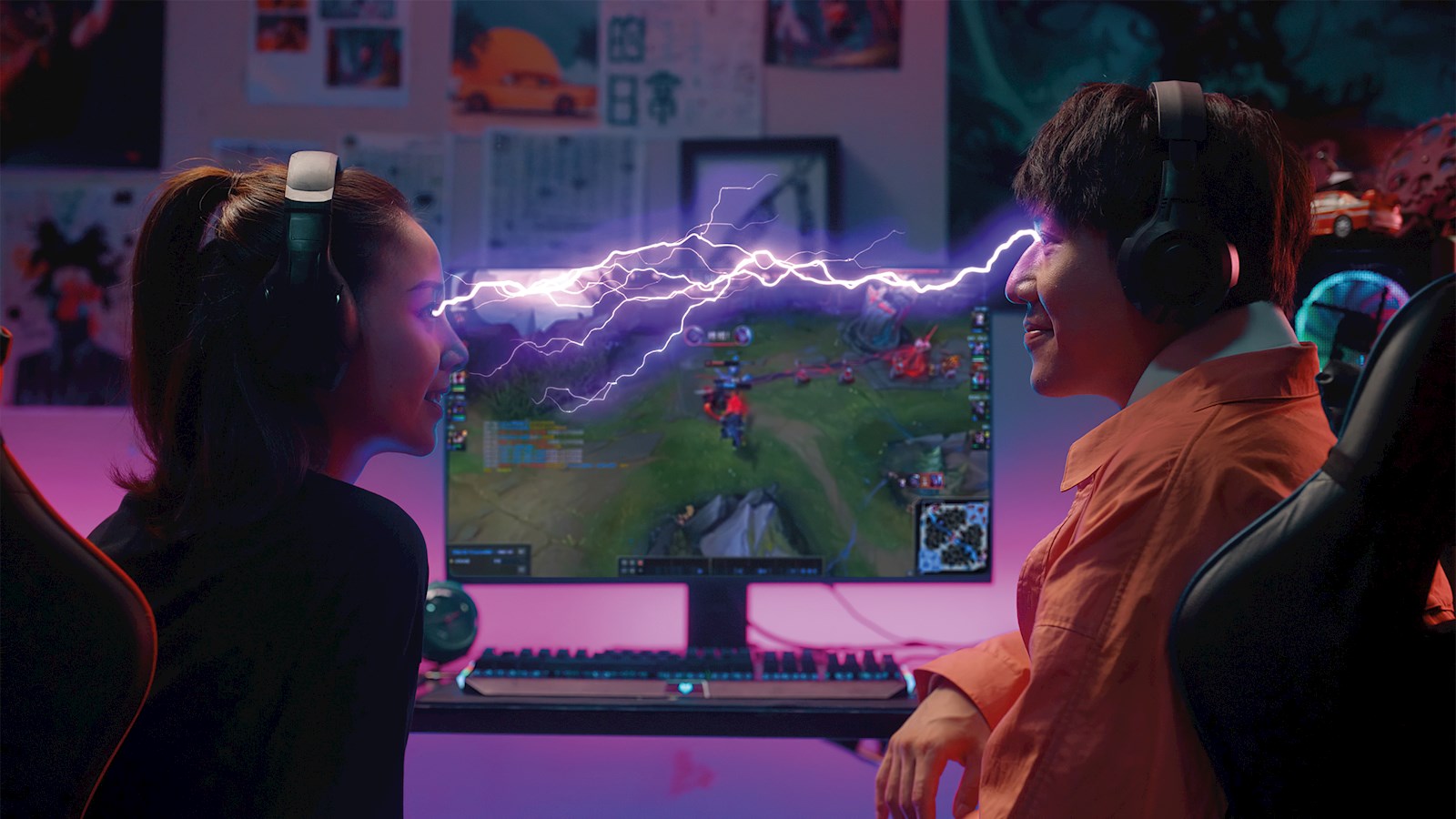 Gamers with lightening bolt between them 
